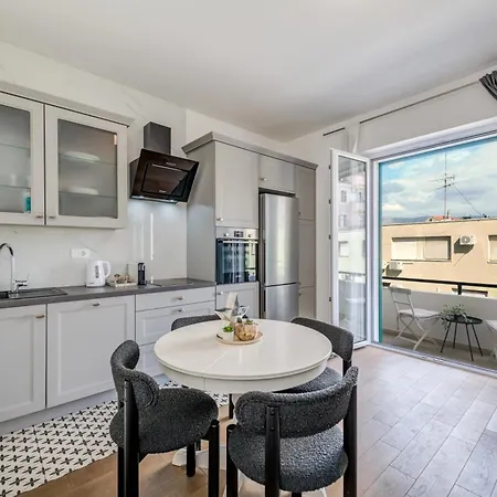 Finn Luxury Apartment